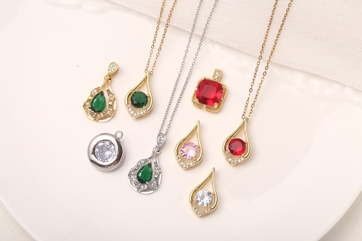 Elegant Teardrop White Zircon Pendant Necklace 18K Gold Plated