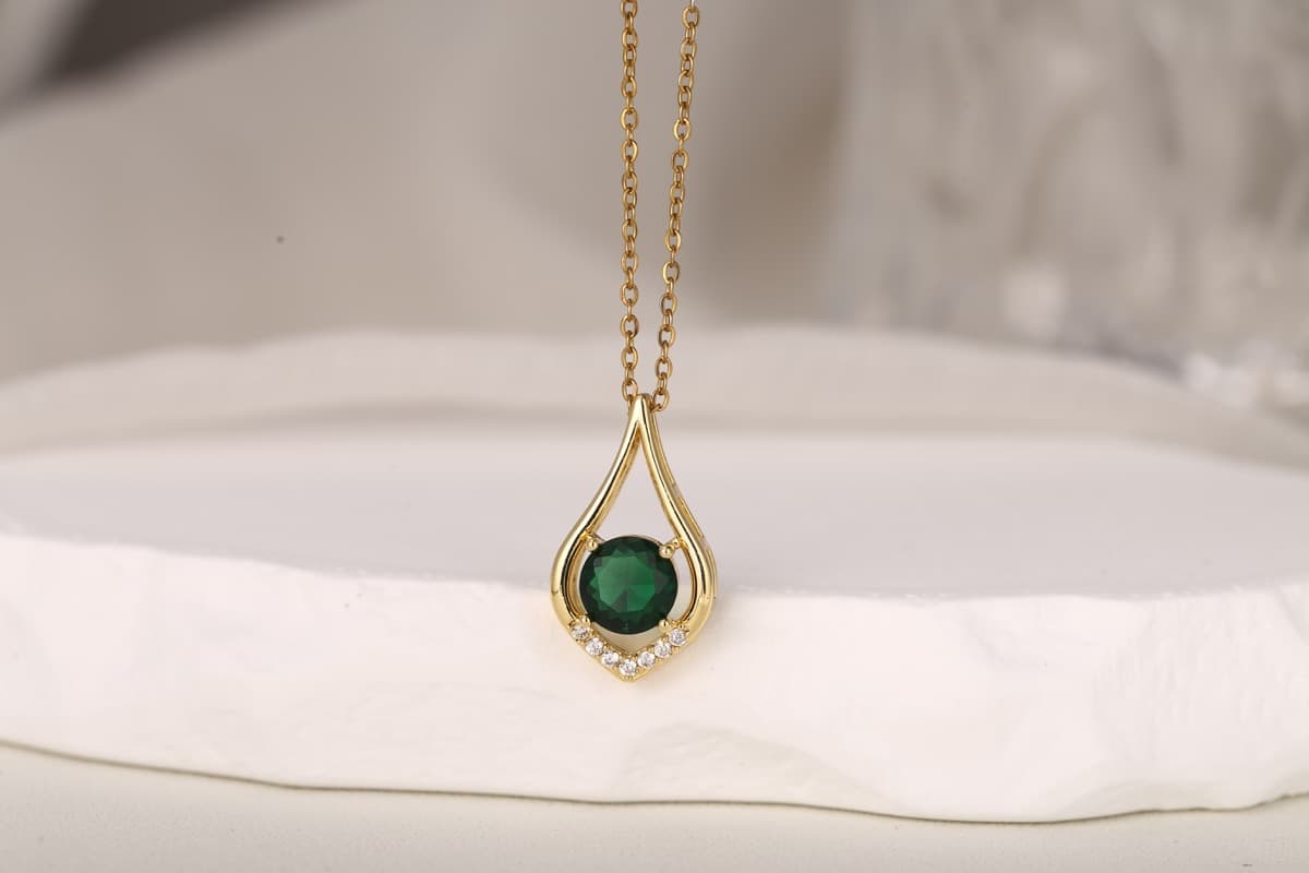 Elegant Teardrop White Zircon Pendant Necklace 18K Gold Plated thumbnail 2