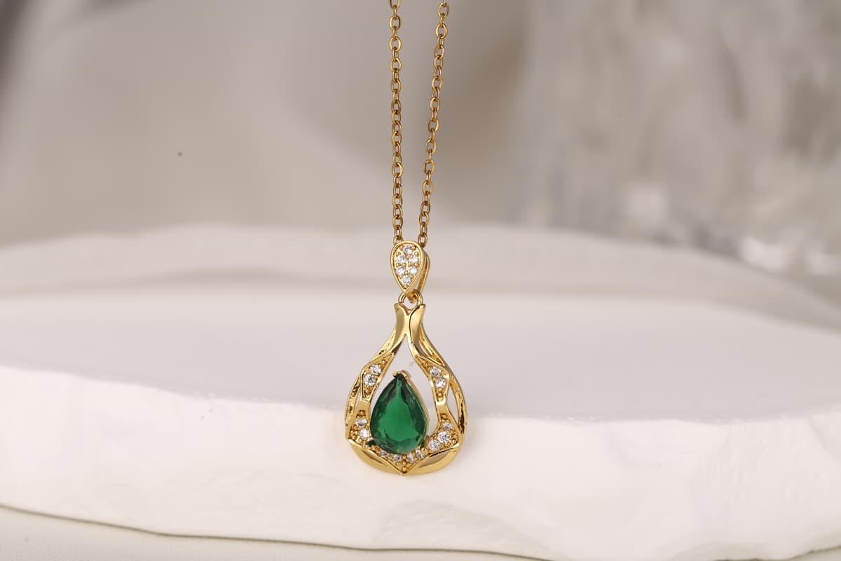Elegant Teardrop White Zircon Pendant Necklace 18K Gold Plated thumbnail 4