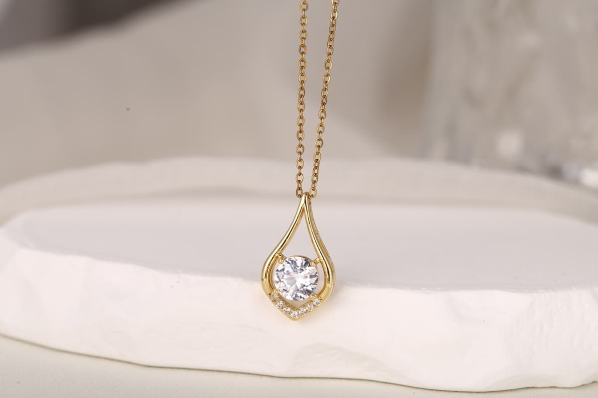 Elegant Teardrop White Zircon Pendant Necklace 18K Gold Plated thumbnail 5