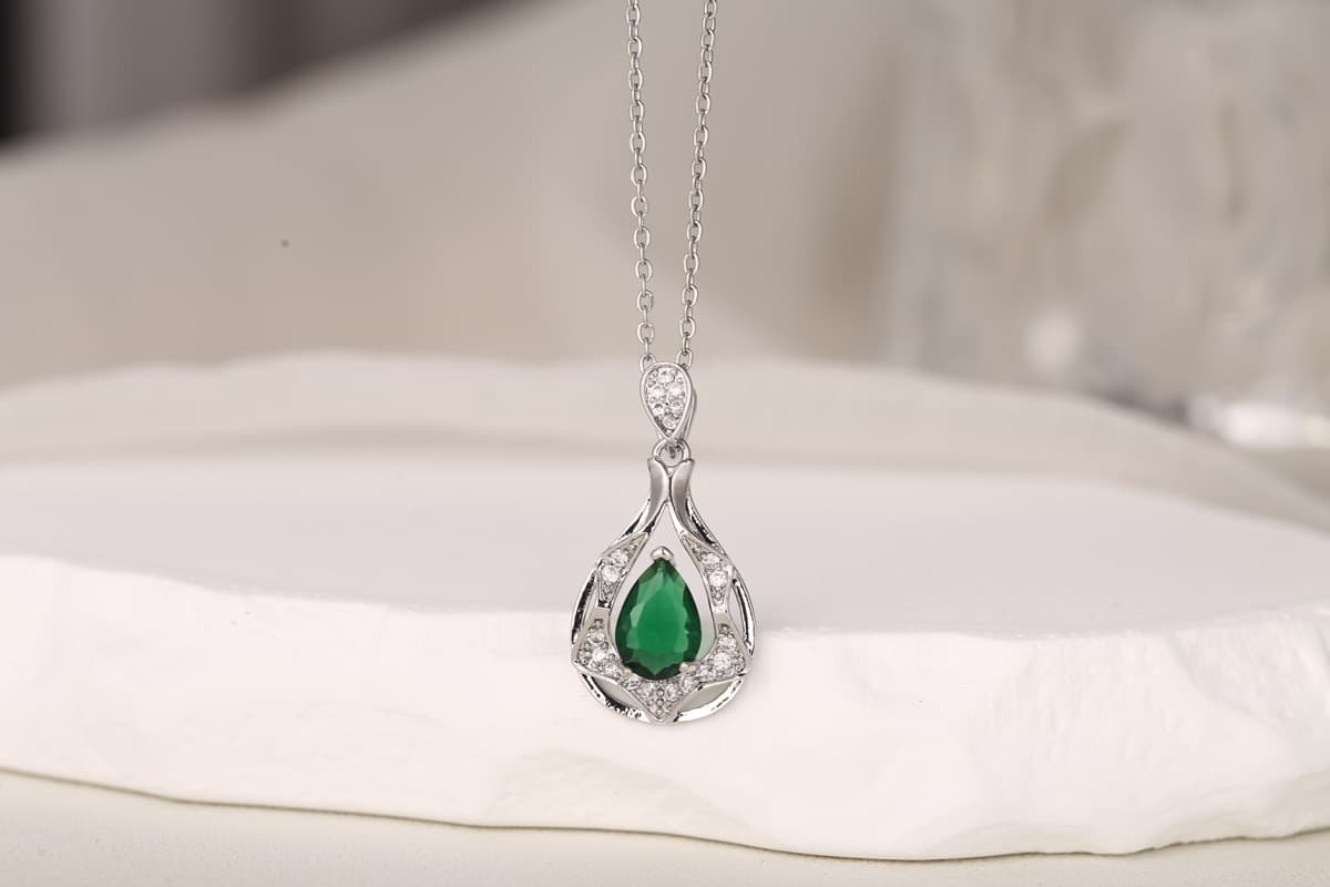 Elegant Teardrop White Zircon Pendant Necklace 18K Gold Plated thumbnail 8