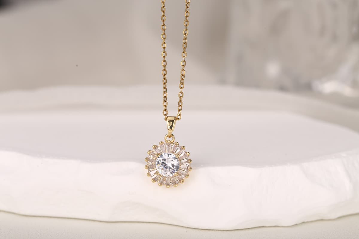 Elegant Floral Zircon Pendant Necklace 18K Gold Plated thumbnail 4