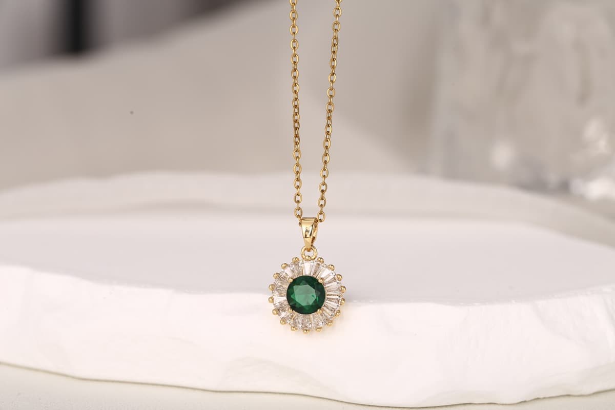 Elegant Floral Zircon Pendant Necklace 18K Gold Plated thumbnail 7