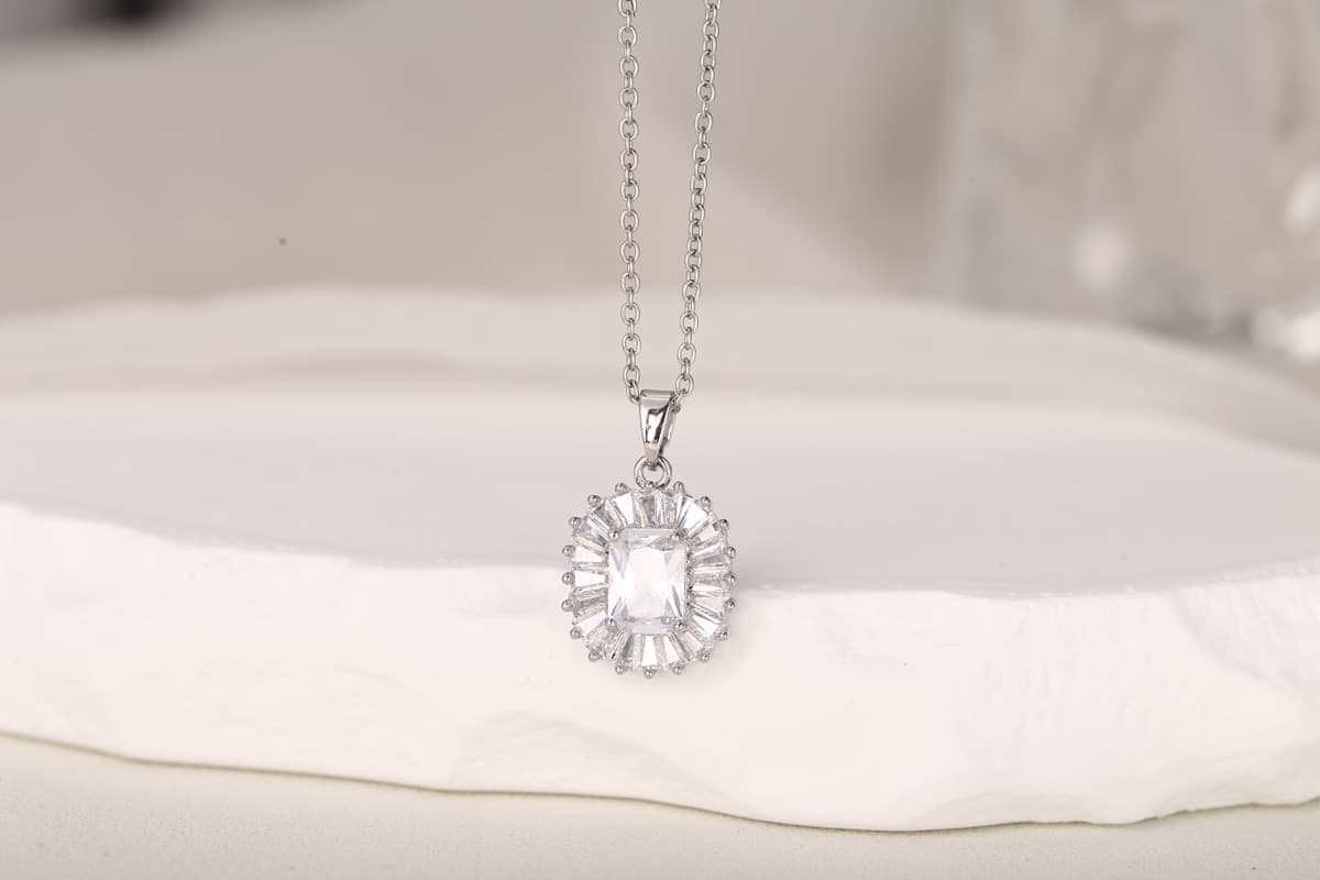 Elegant Floral Zircon Pendant Necklace 18K Gold Plated thumbnail 10