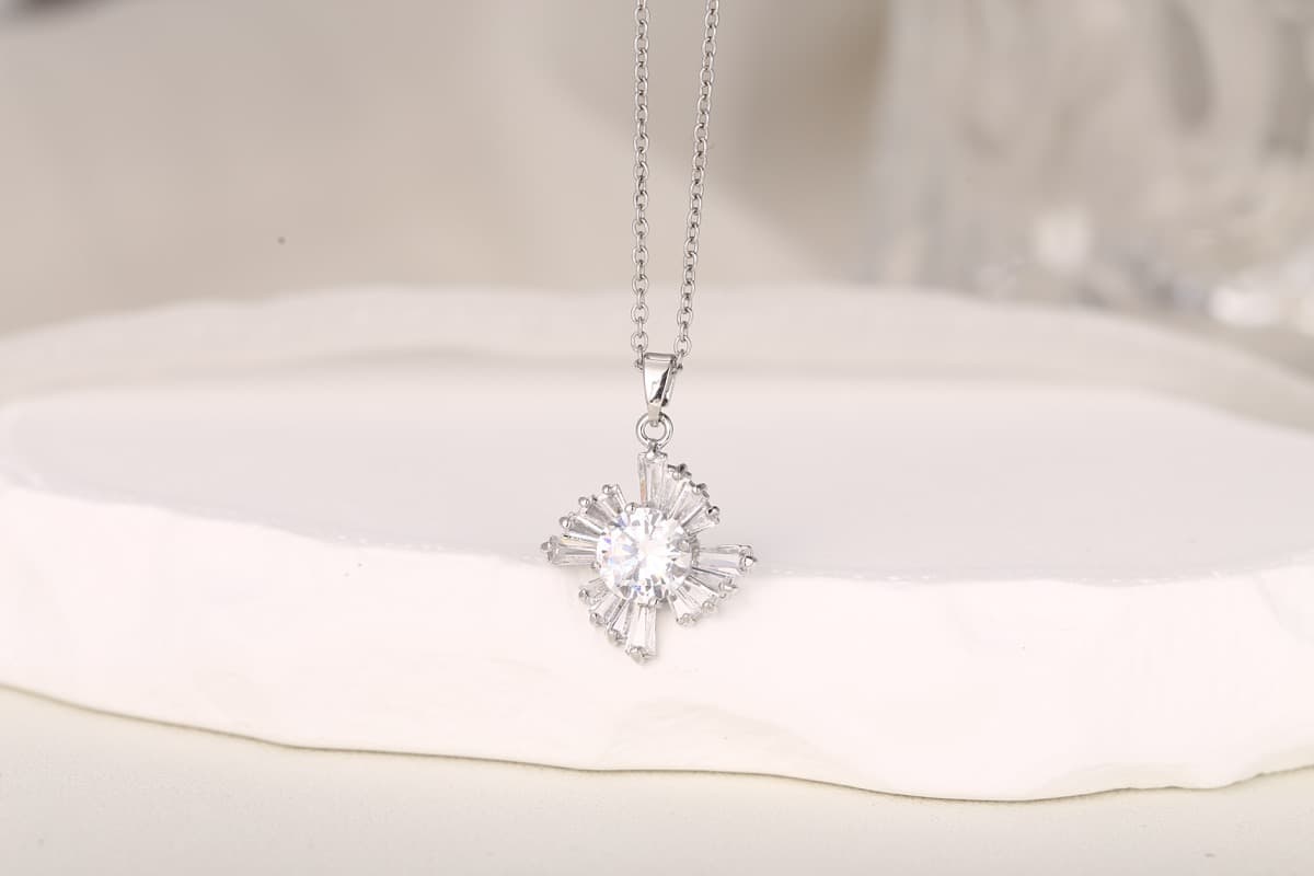Elegant Floral Zircon Pendant Necklace 18K Gold Plated thumbnail 11