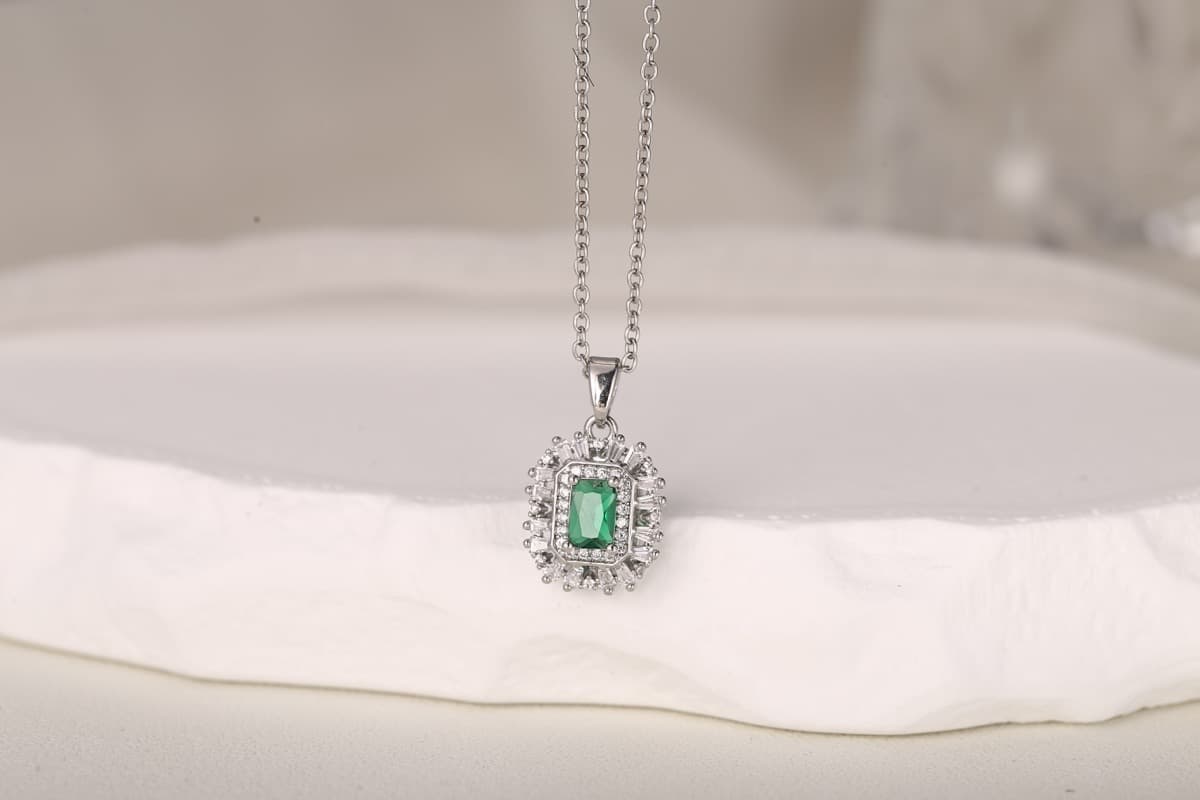 Elegant Floral Zircon Pendant Necklace 18K Gold Plated thumbnail 12