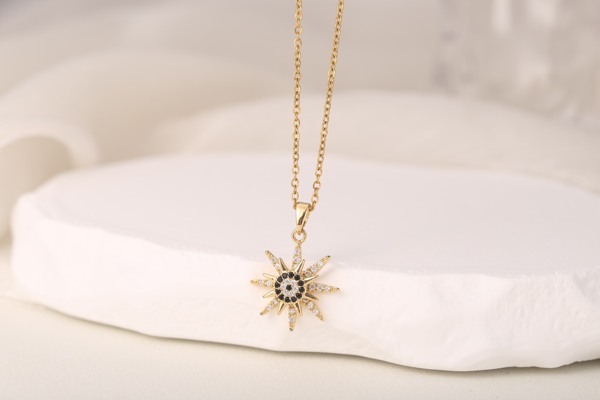Elegant Oval Zircon Pendant Necklace 18K Gold Plated thumbnail 5