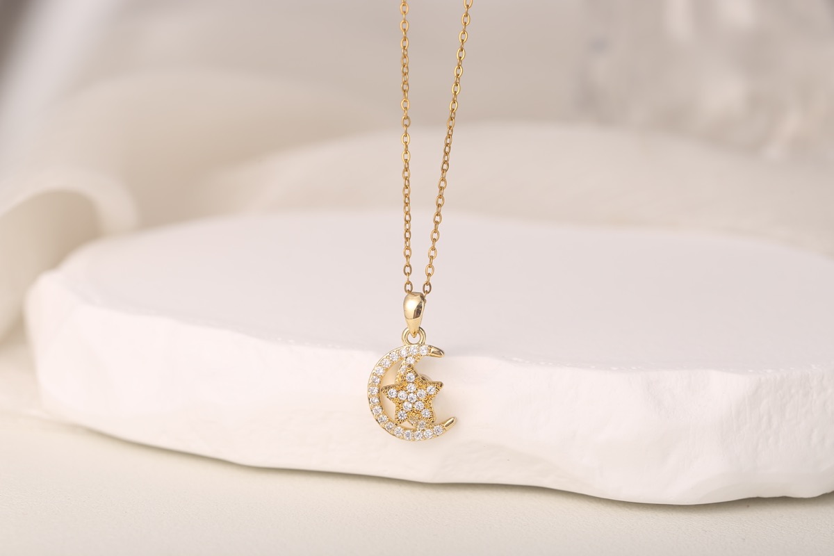 Elegant Oval Zircon Pendant Necklace 18K Gold Plated thumbnail 6
