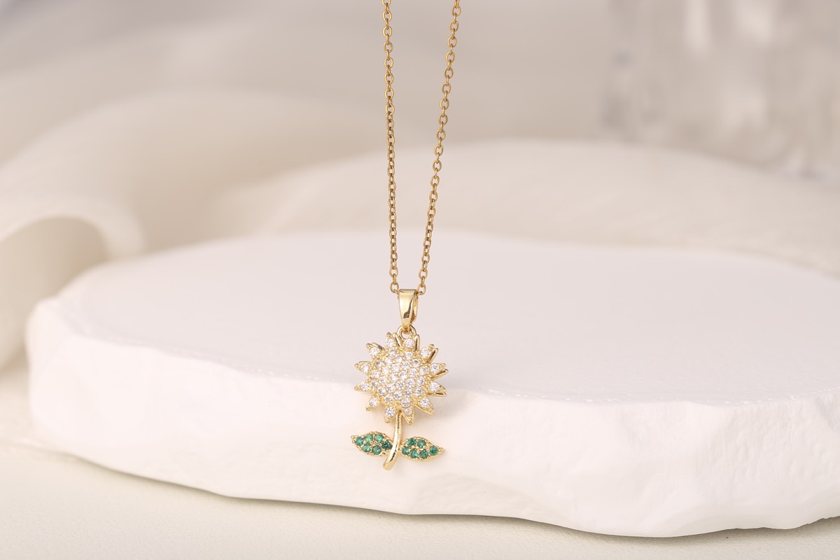 Romantic Heart Zircon Pendant Necklace 18K Gold Plated thumbnail 3