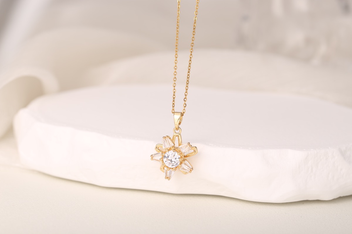 Romantic Heart Zircon Pendant Necklace 18K Gold Plated thumbnail 4