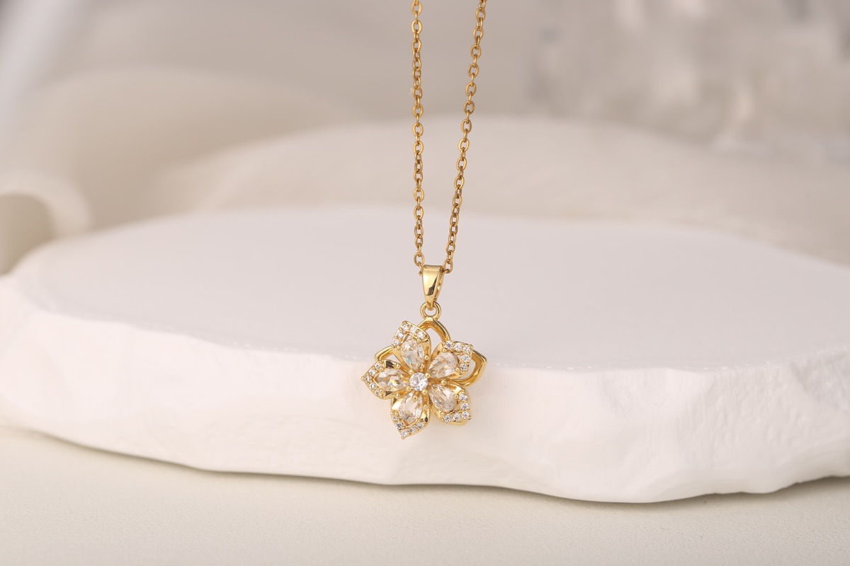 Romantic Heart Zircon Pendant Necklace 18K Gold Plated thumbnail 7