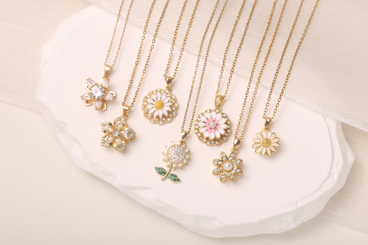 Romantic Heart Zircon Pendant Necklace 18K Gold Plated thumbnail 10
