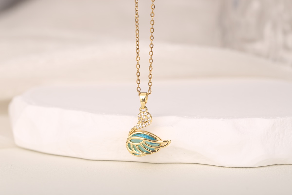 Elegant Circular Disc Zircon Pendant Necklace 18K Gold Plated thumbnail 3