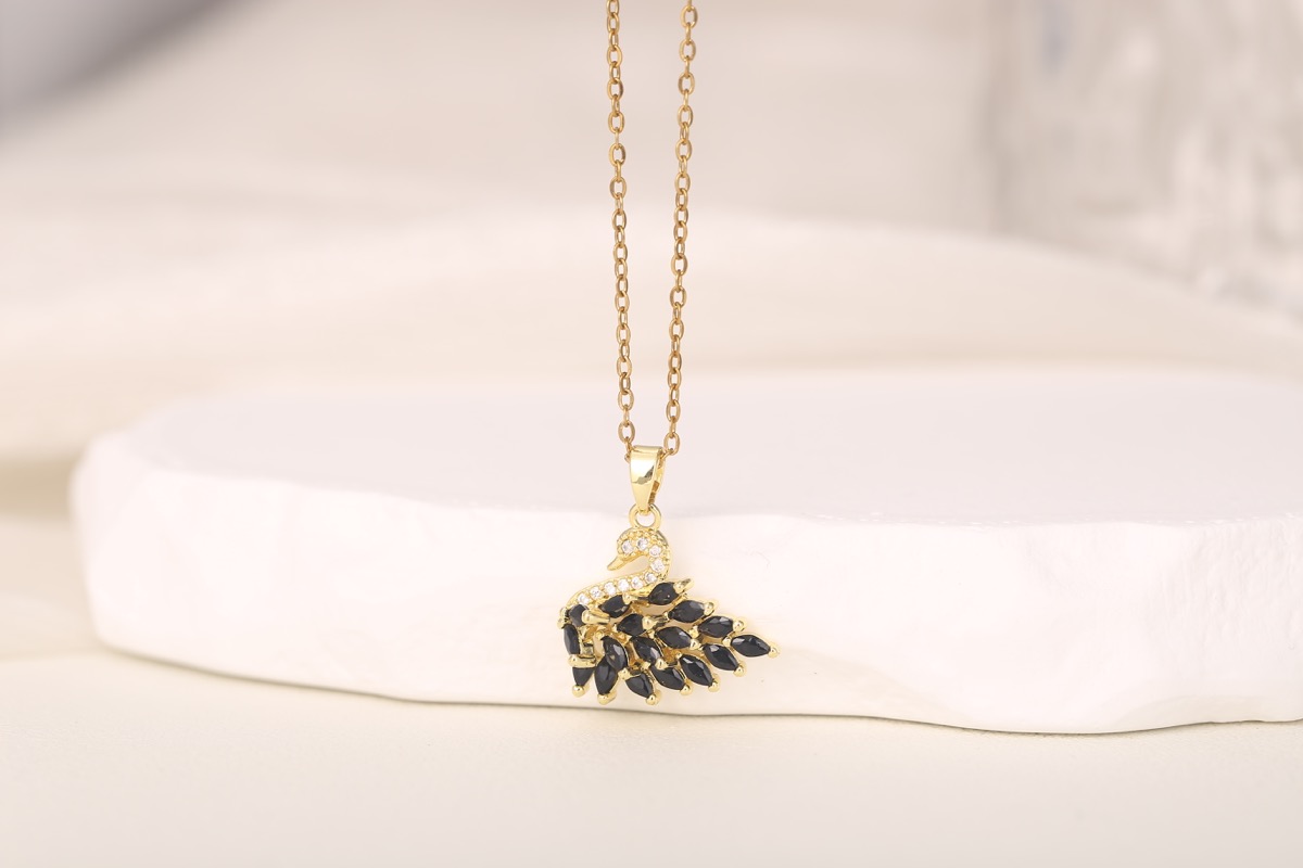 Elegant Circular Disc Zircon Pendant Necklace 18K Gold Plated thumbnail 6