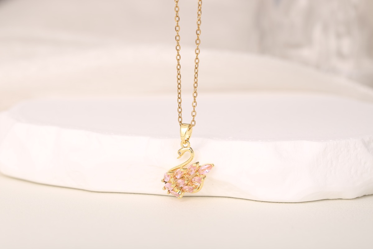 Elegant Circular Disc Zircon Pendant Necklace 18K Gold Plated thumbnail 8