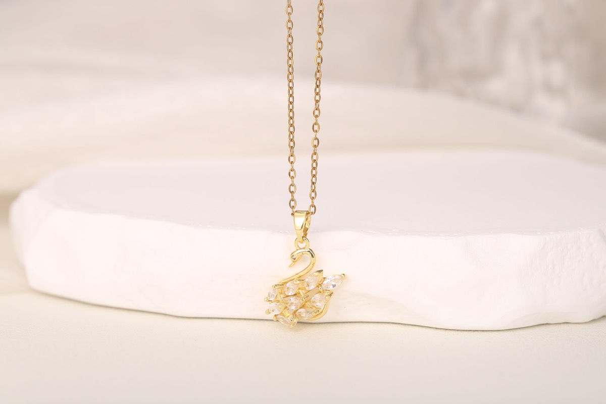 Elegant Circular Disc Zircon Pendant Necklace 18K Gold Plated thumbnail 14
