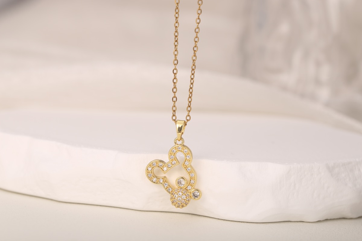 Elegant Teardrop Zircon Pendant Necklace 18K Gold Plated thumbnail 4