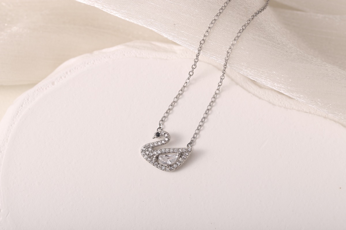 Elegant Layered Chain Zircon Necklace 18K Gold Plated thumbnail 4