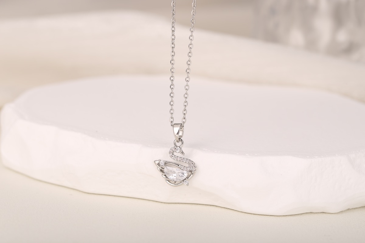Elegant Layered Chain Zircon Necklace 18K Gold Plated thumbnail 8