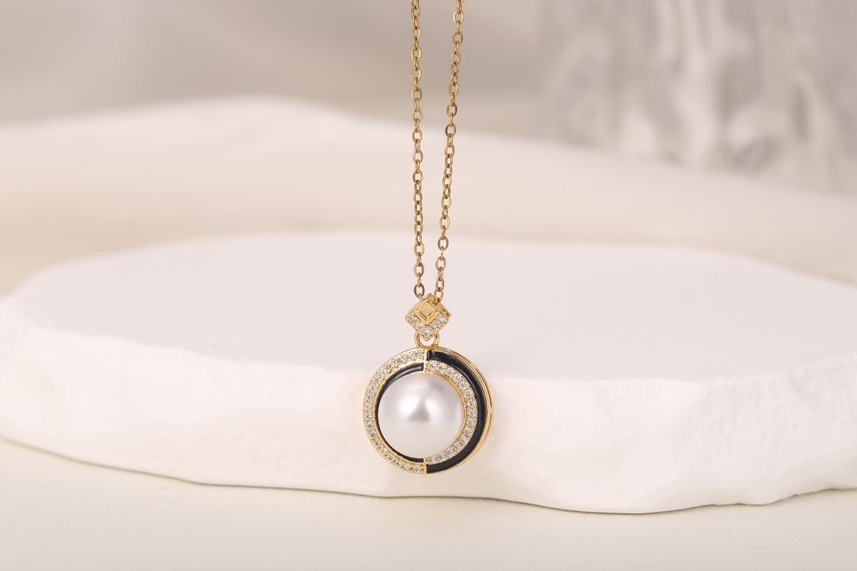 Romantic Heart Zircon Pendant Necklace 18K Gold Plated thumbnail 3