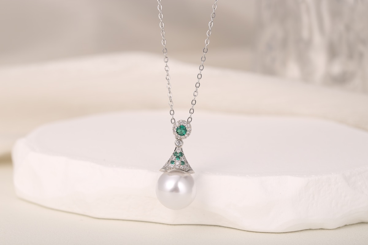 Romantic Heart Zircon Pendant Necklace 18K Gold Plated thumbnail 9