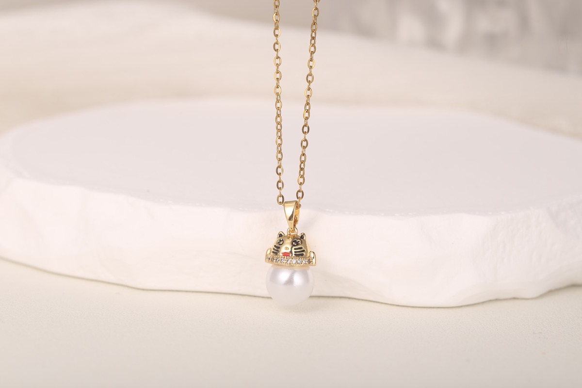 Elegant Round Zircon Disc Pendant Necklace 18K Gold Plated thumbnail 5