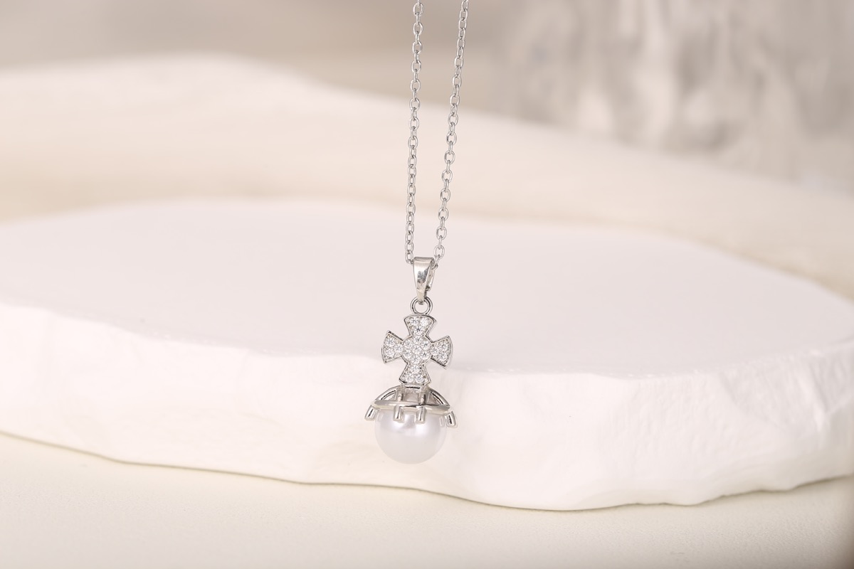 Elegant Round Zircon Disc Pendant Necklace 18K Gold Plated thumbnail 6