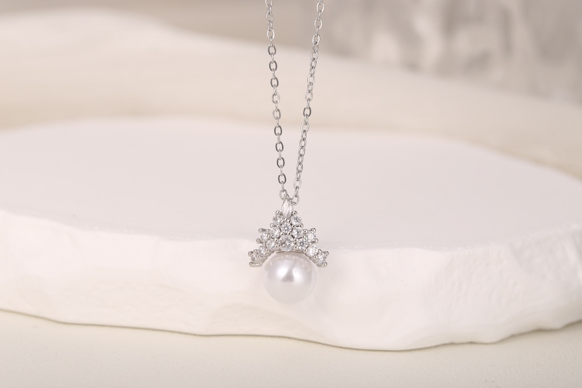 Elegant Round Zircon Disc Pendant Necklace 18K Gold Plated thumbnail 7
