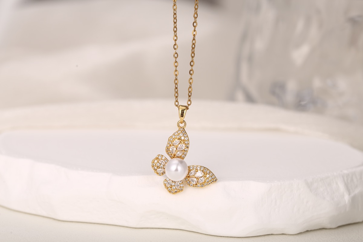 Romantic Heart Zircon Pendant Necklace 18K Gold Plated thumbnail 8
