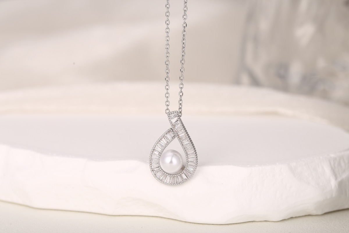 Elegant Teardrop Zircon Drop Earrings 18K Gold Plated thumbnail 18