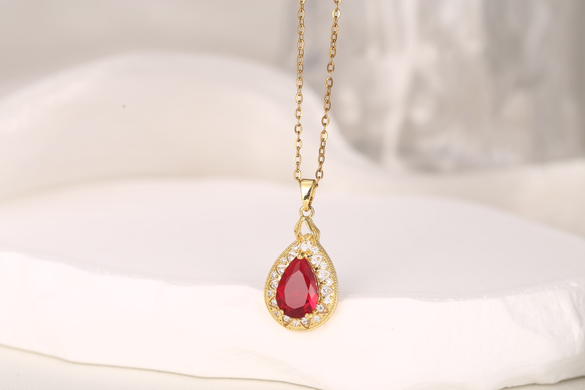 Romantic Teardrop Zircon Pendant Necklace 18K Gold Plated thumbnail 3