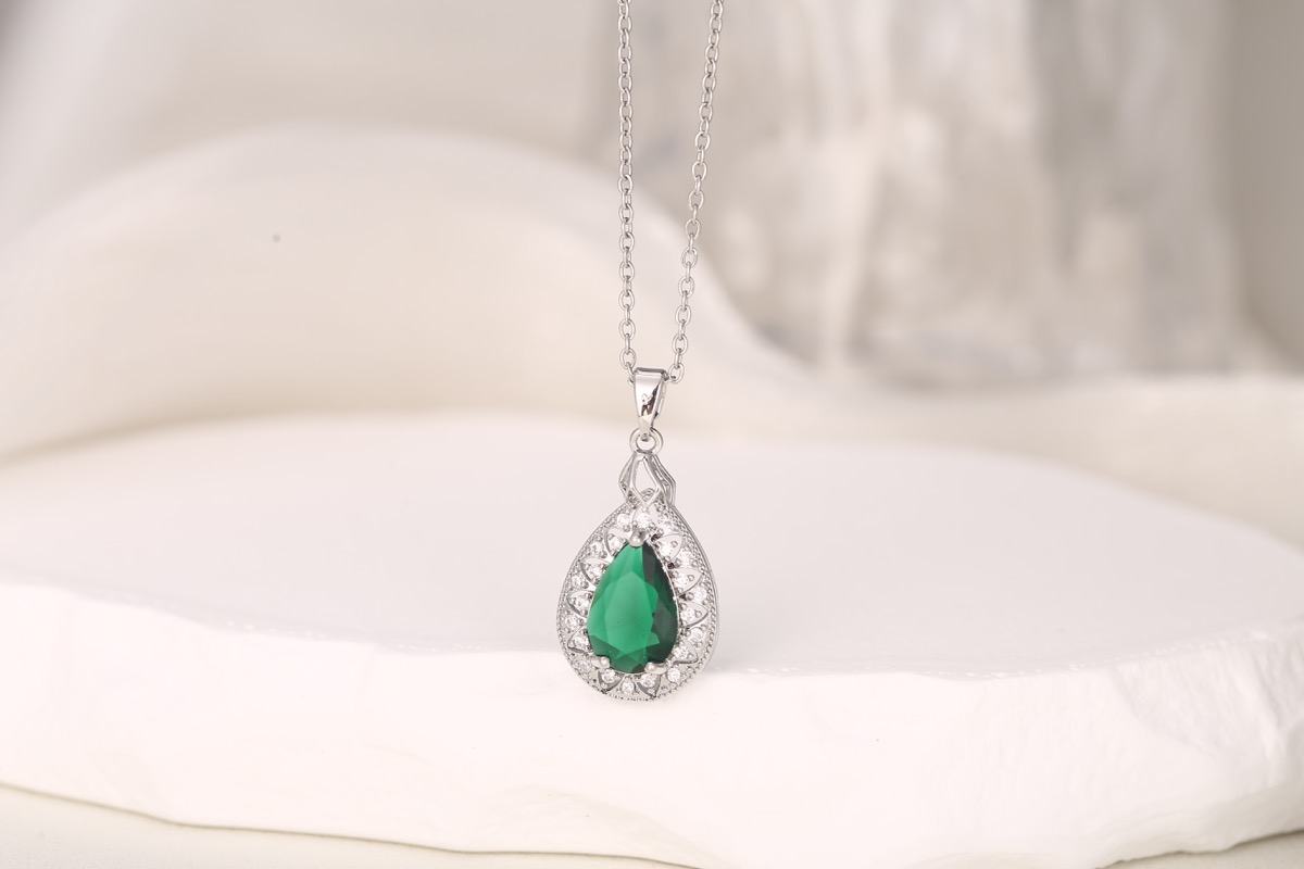 Romantic Teardrop Zircon Pendant Necklace 18K Gold Plated thumbnail 9