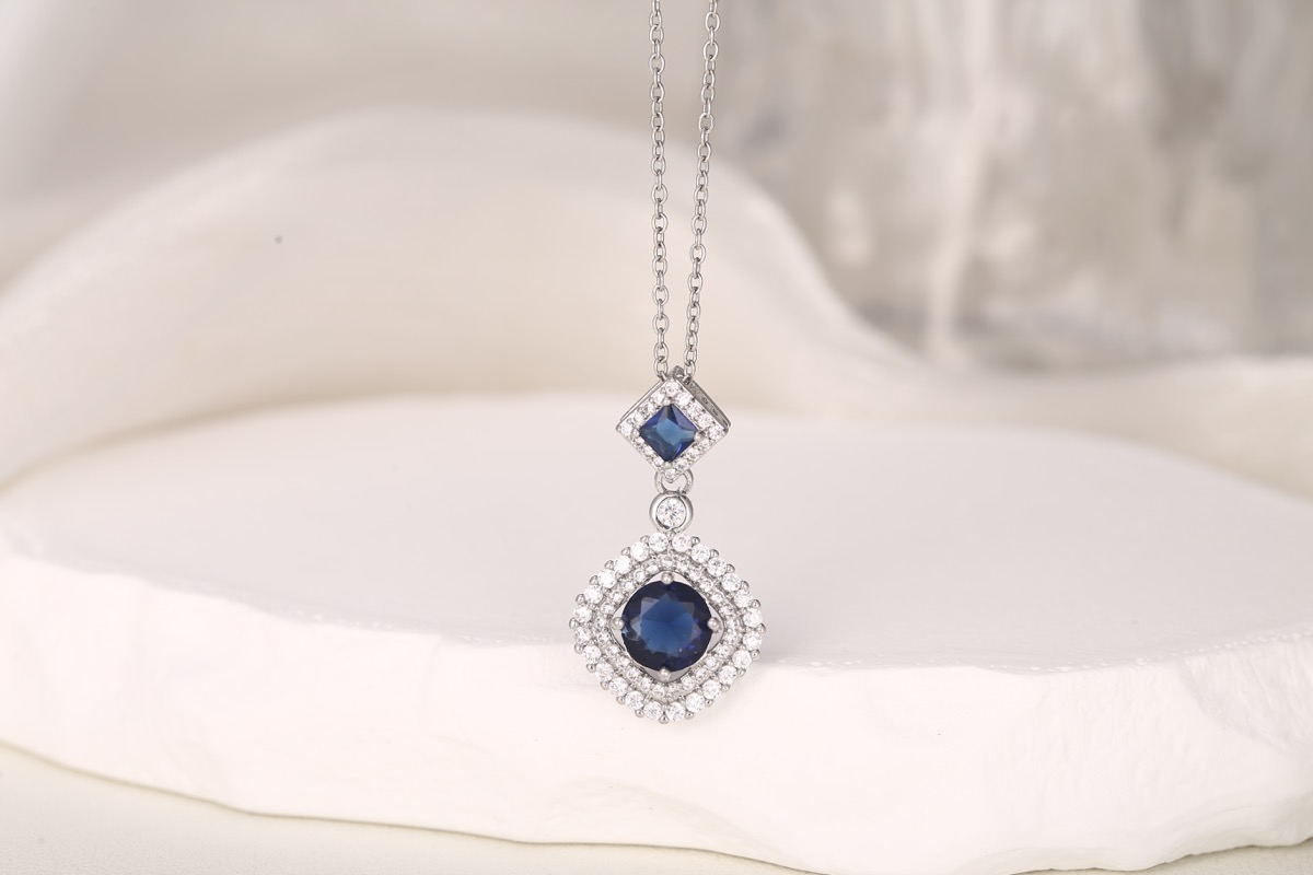 Romantic Teardrop Zircon Pendant Necklace 18K Gold Plated thumbnail 11