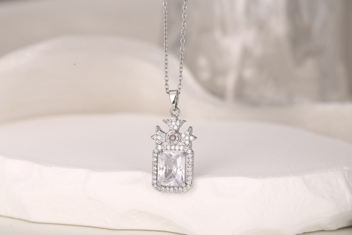 Modern Bar Drop Zircon Necklace 18K Gold Plated thumbnail 9