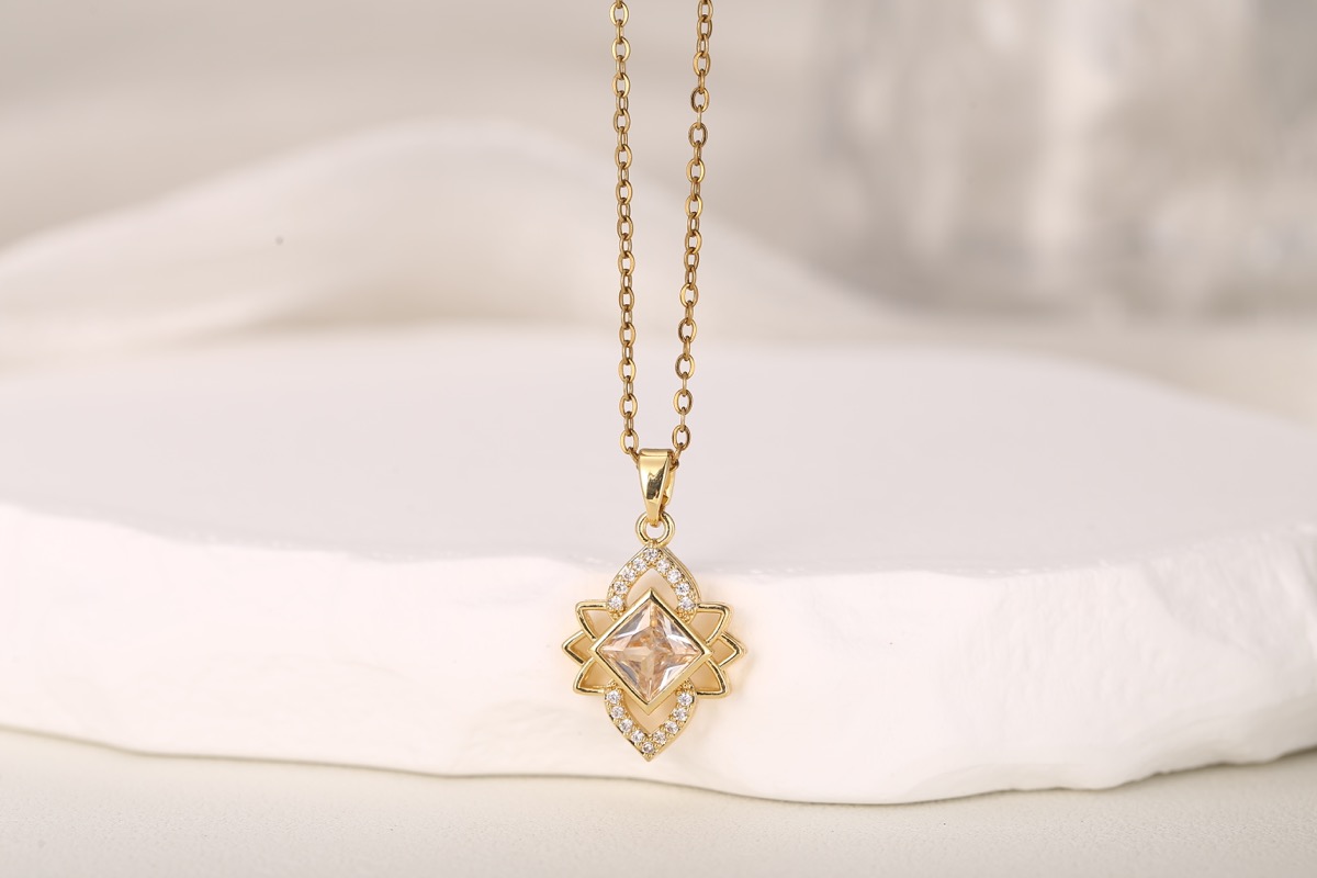 Charming Bow Knot Zircon Necklace 18K Gold Plated thumbnail 3