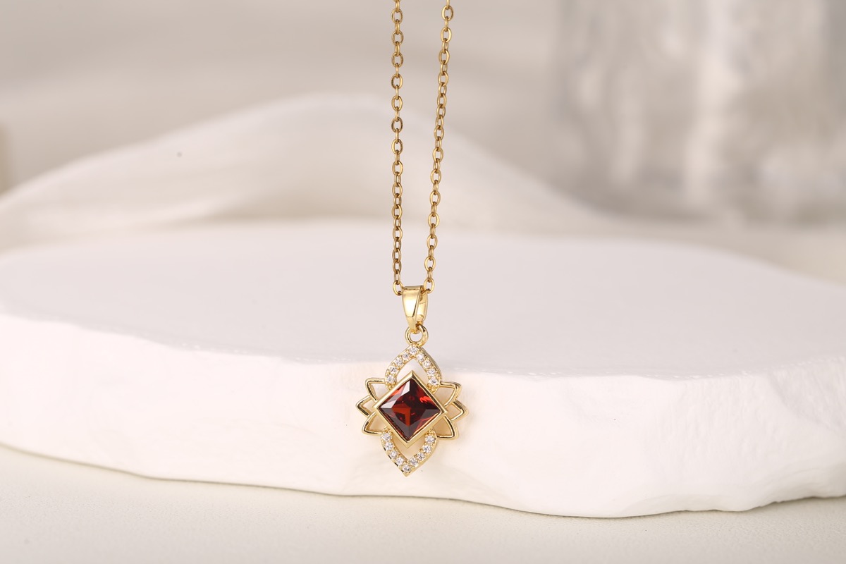 Charming Bow Knot Zircon Necklace 18K Gold Plated thumbnail 4