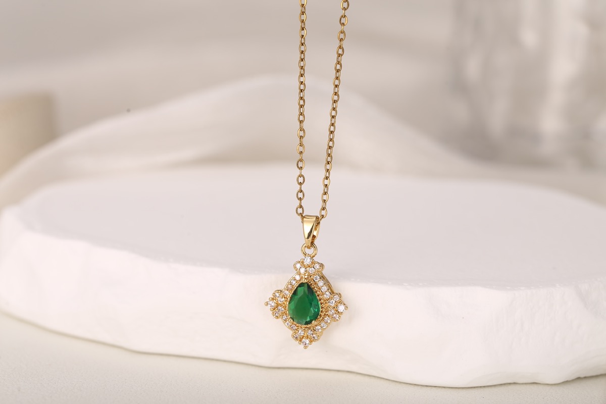 Charming Bow Knot Zircon Necklace 18K Gold Plated thumbnail 5