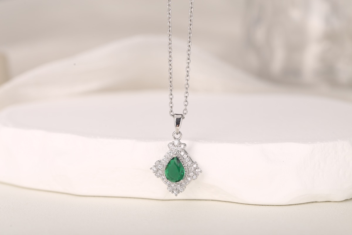 Charming Bow Knot Zircon Necklace 18K Gold Plated thumbnail 13