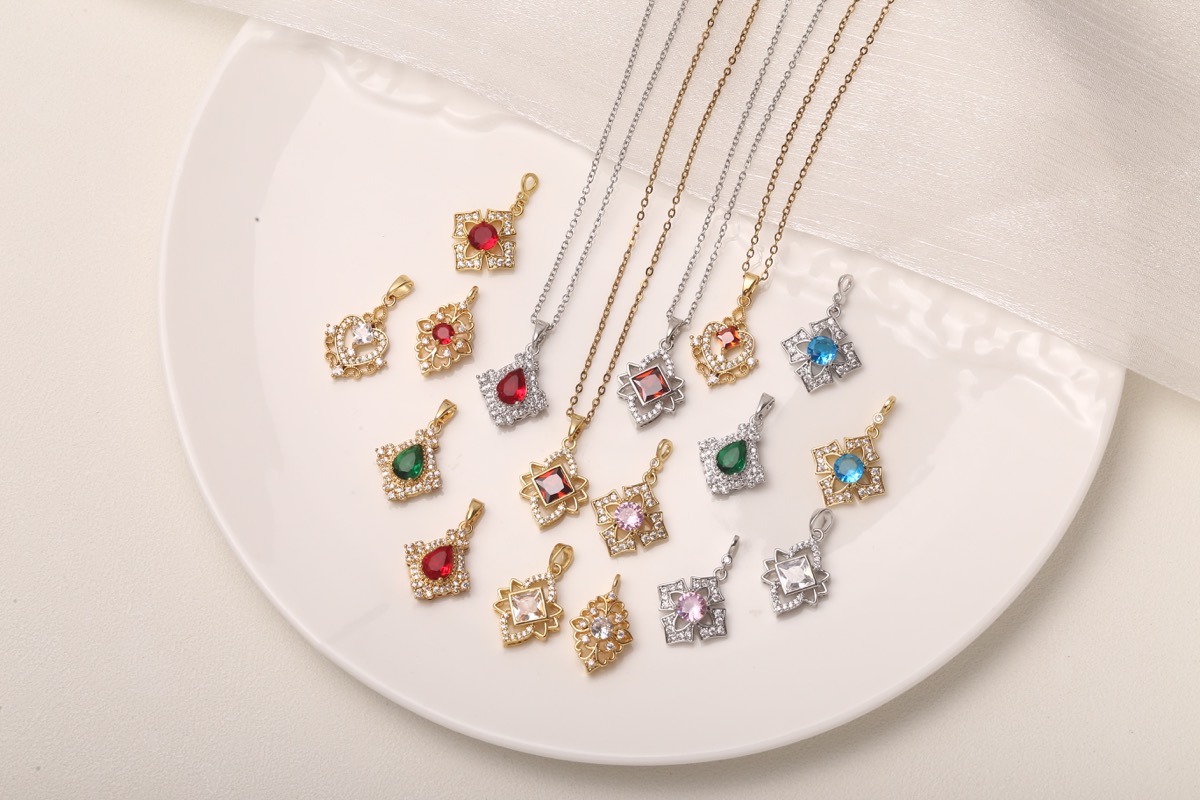 Charming Bow Knot Zircon Necklace 18K Gold Plated thumbnail 18