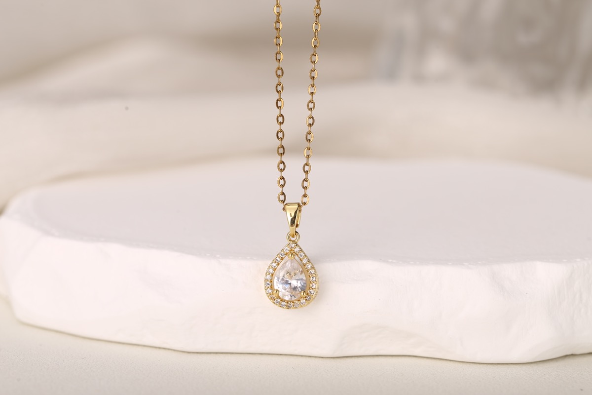 Elegant Teardrop Zircon Pendant Necklace 18K Gold Plated thumbnail 13