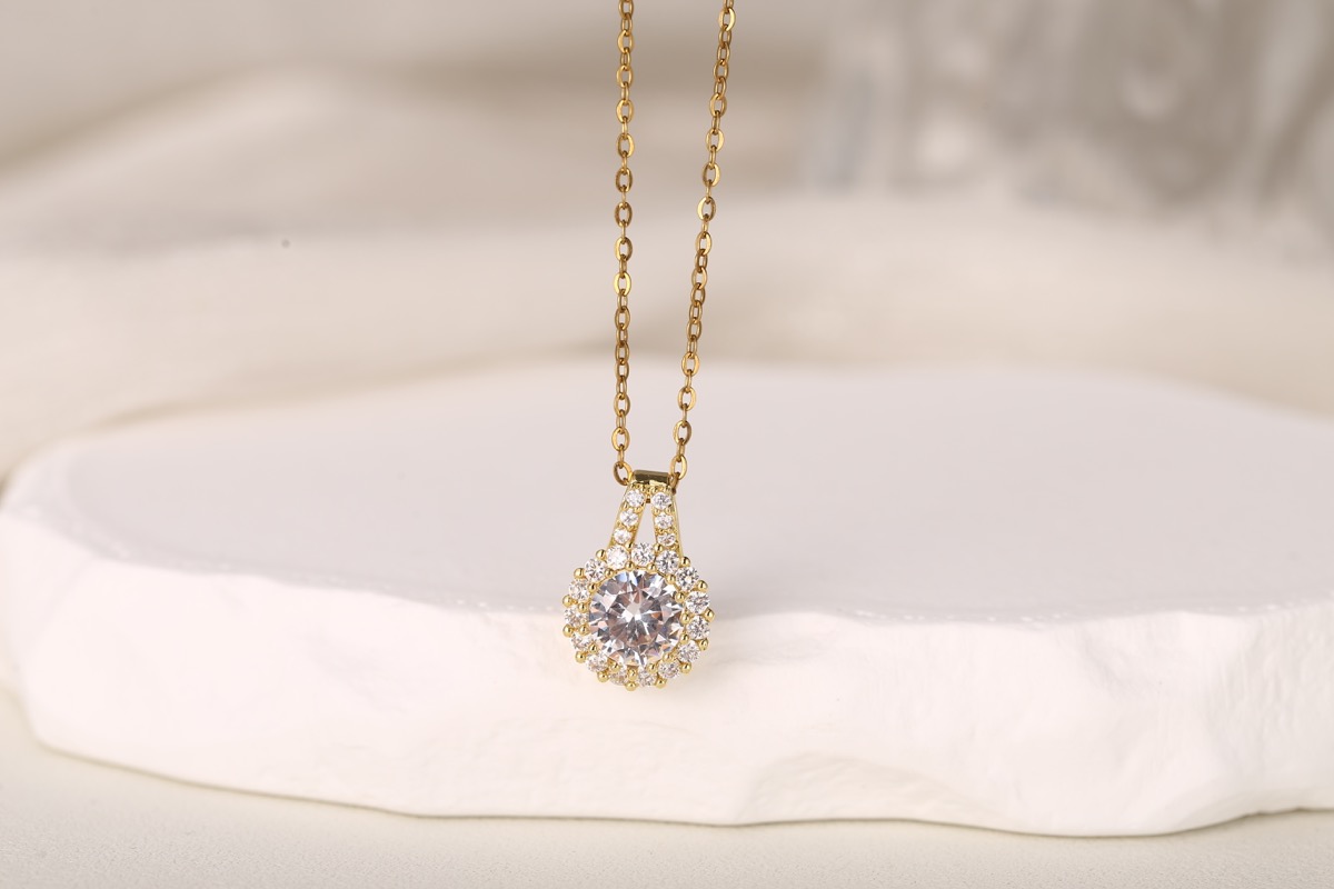 Elegant Teardrop Zircon Pendant Necklace 18K Gold Plated thumbnail 14