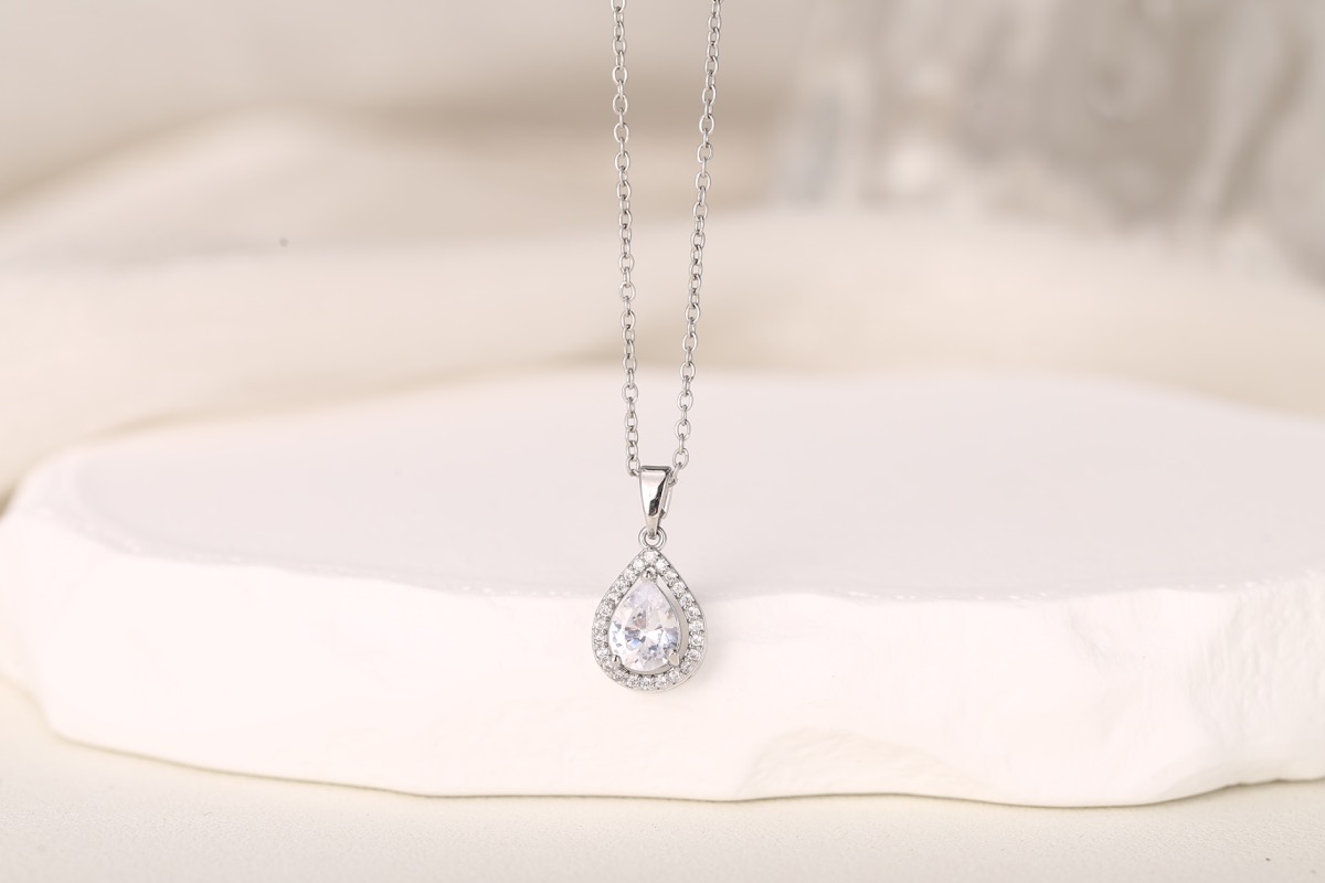 Elegant Teardrop Zircon Pendant Necklace 18K Gold Plated thumbnail 18
