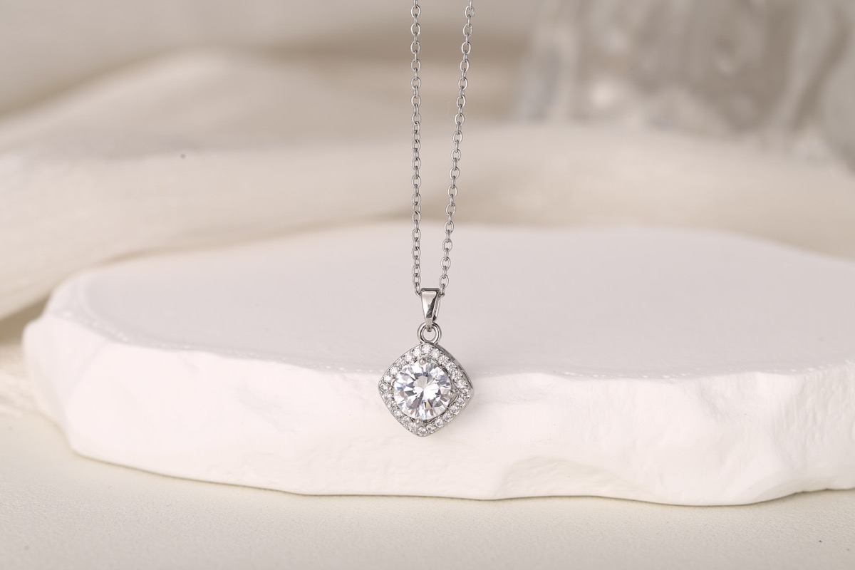 Elegant Teardrop Zircon Pendant Necklace 18K Gold Plated thumbnail 21