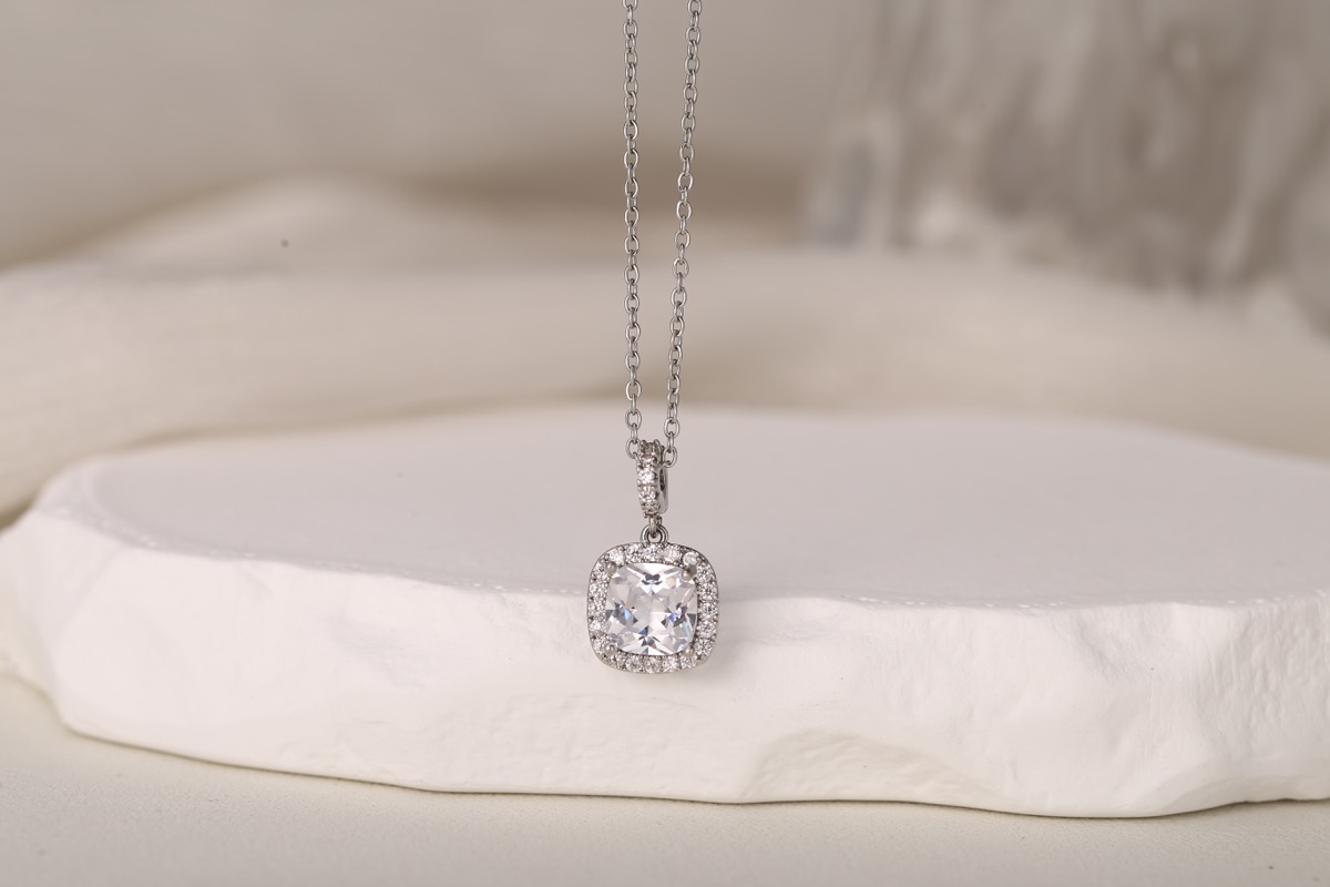 Elegant Teardrop Zircon Pendant Necklace 18K Gold Plated thumbnail 24