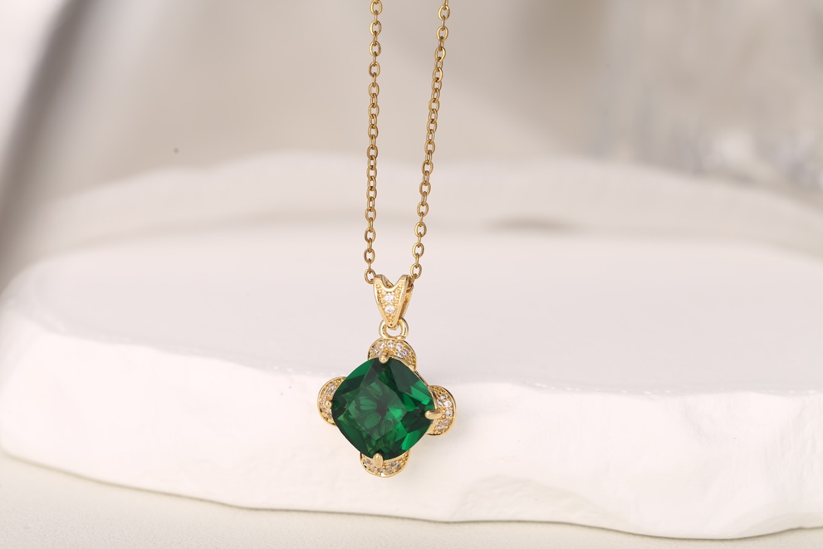 Elegant Round-Cut Blue Zircon Pendant Necklace 18K Gold Plated thumbnail 5