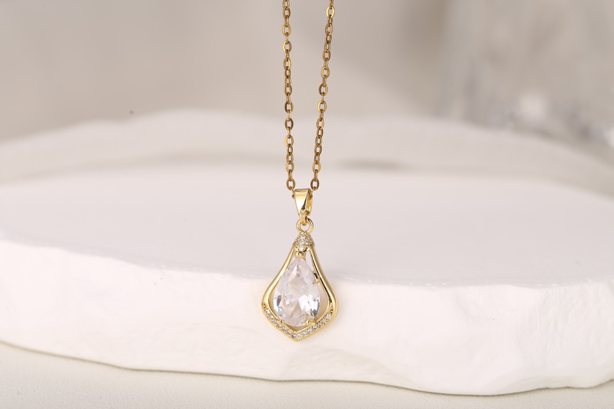 Elegant Oval-Cut Pink Zircon Pendant Necklace 18K Gold Plated thumbnail 3