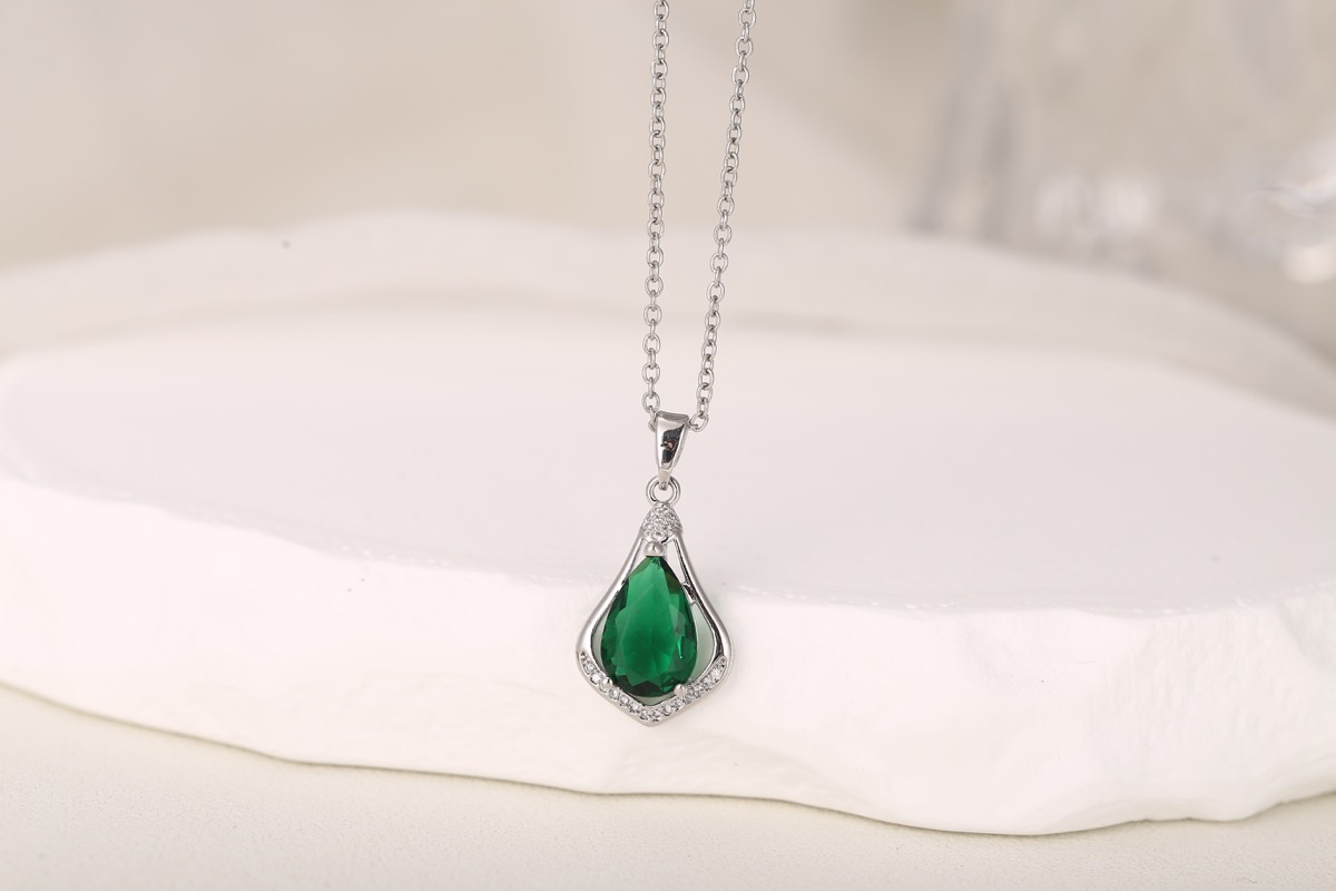 Elegant Oval-Cut Pink Zircon Pendant Necklace 18K Gold Plated thumbnail 9