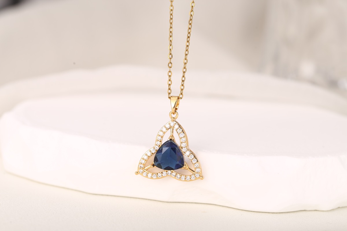 Elegant Teardrop White Zircon Pendant Necklace 18K Gold Plated thumbnail 5