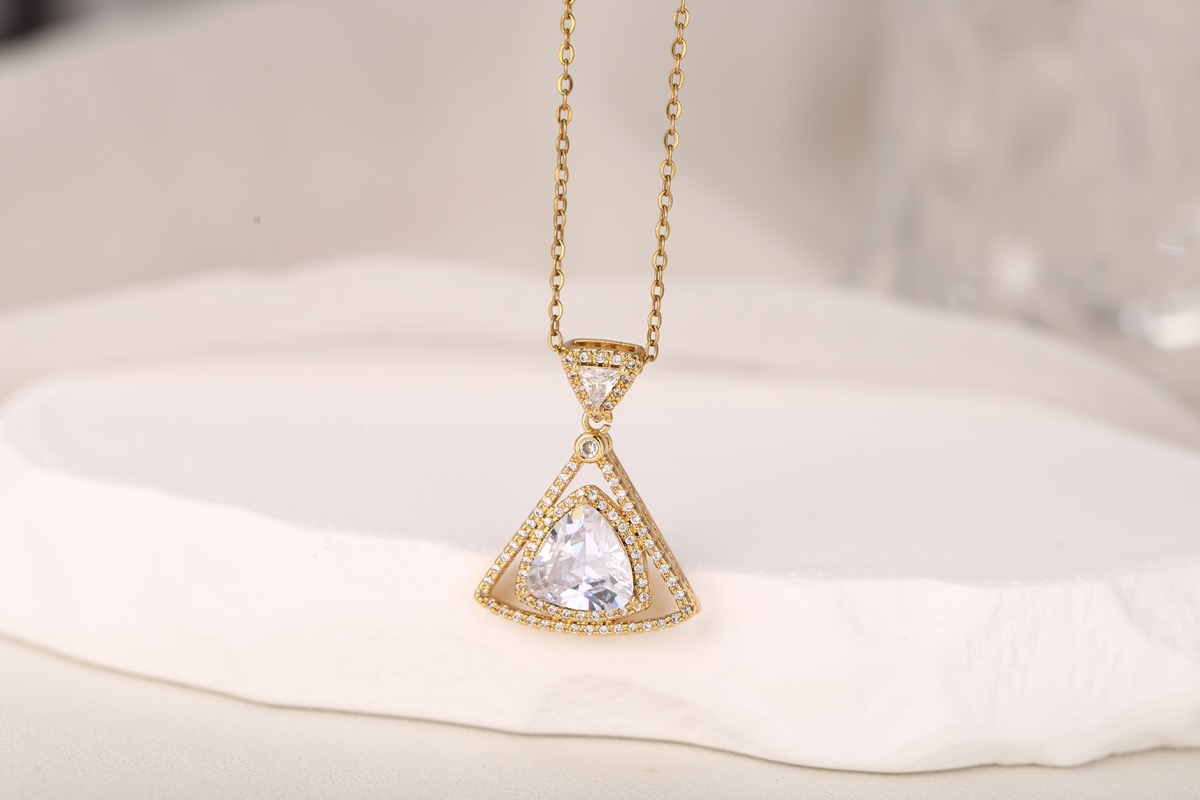 Elegant Teardrop White Zircon Pendant Necklace 18K Gold Plated thumbnail 7