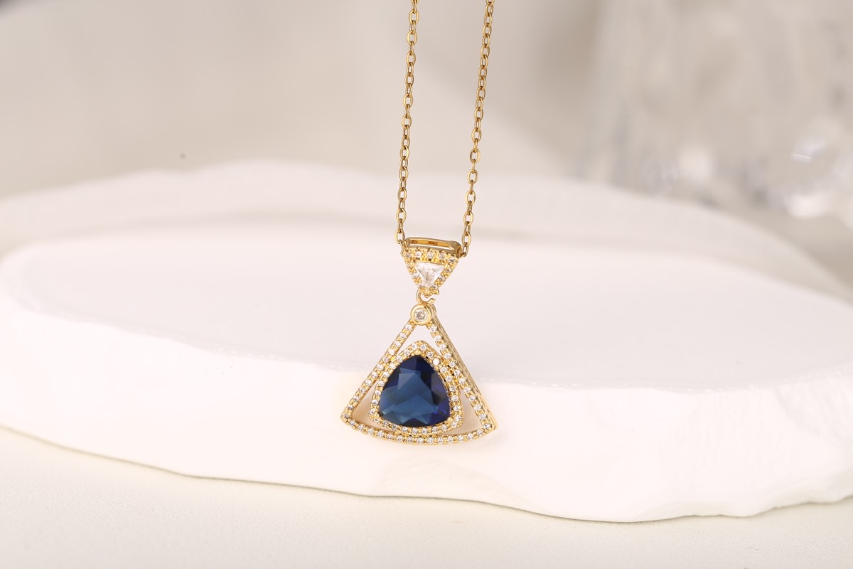 Elegant Teardrop White Zircon Pendant Necklace 18K Gold Plated thumbnail 8